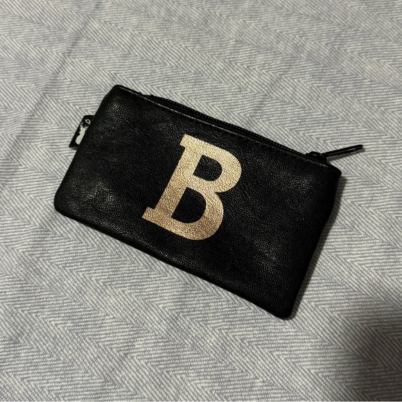 B initial black mini pouch - Picture 1 of 3